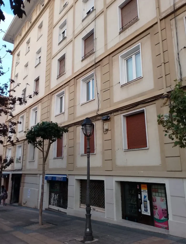 Rehabilitación de fachada en Plaza Levante, Bilbao