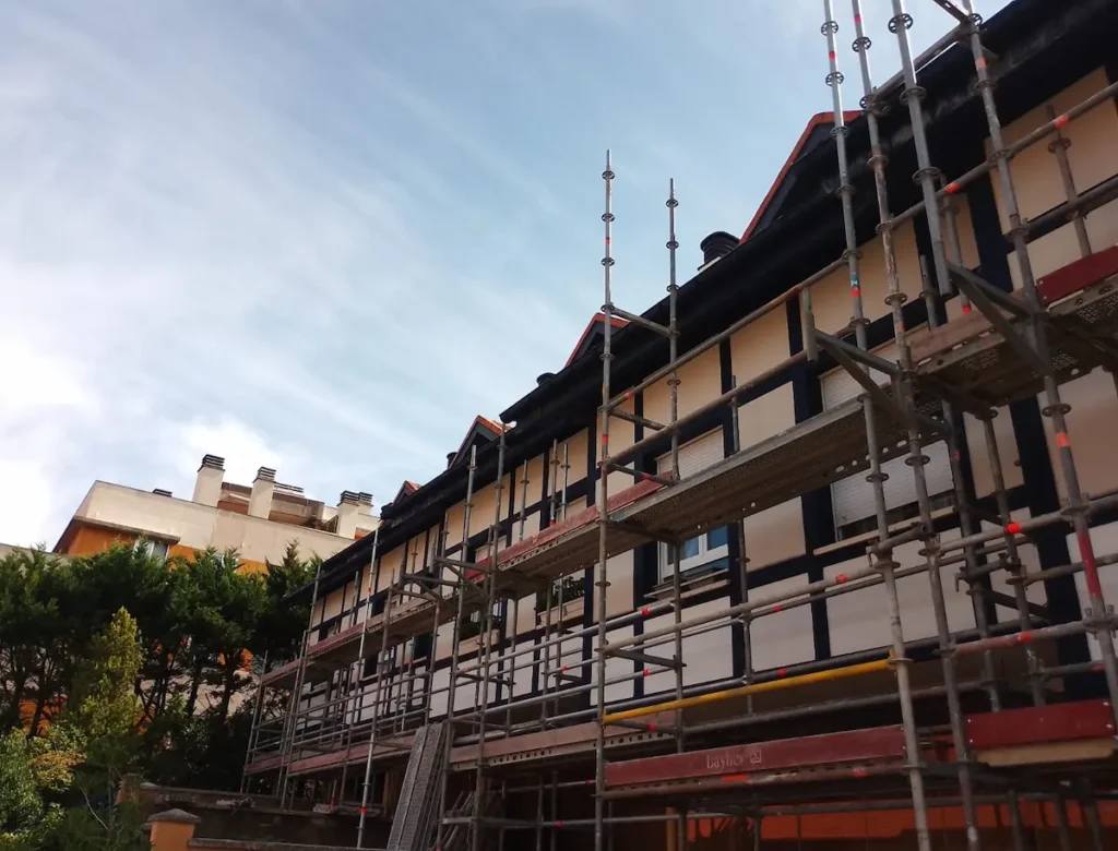Rehabilitación de fachada Andra Mari Plentzia