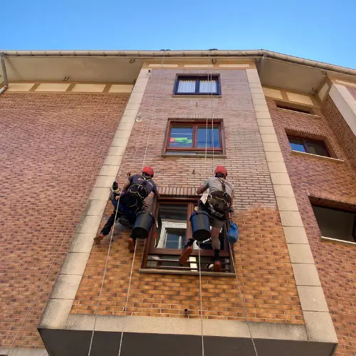 Limpieza y mantenimiento de edificios en altura